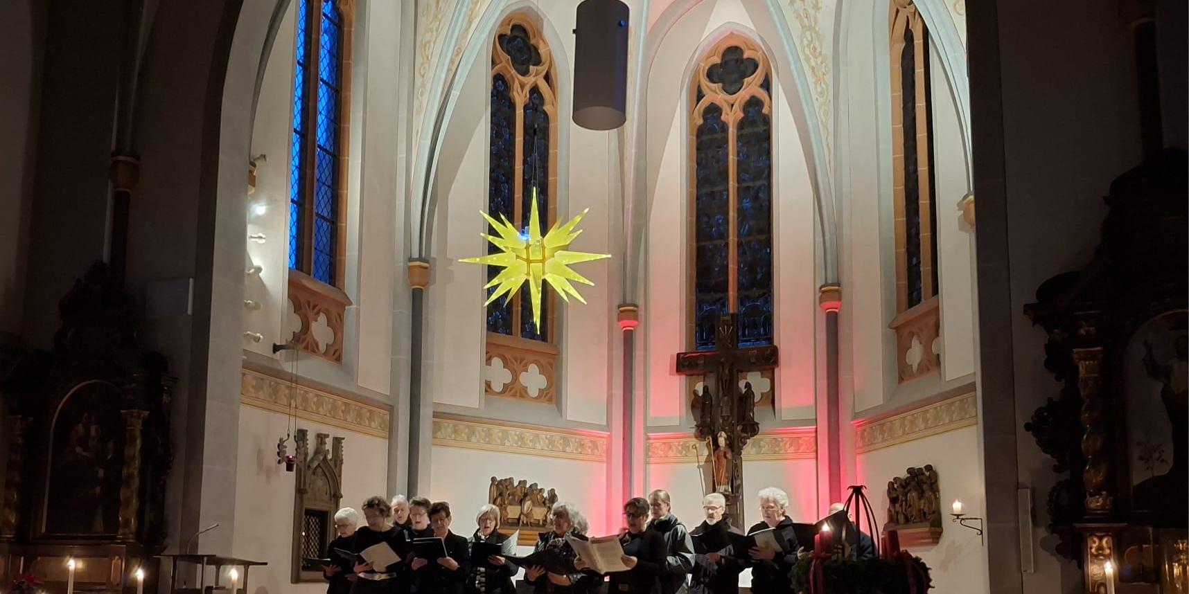 Bild vom Chor beim Adventleuchten 2025 in Unkelbach