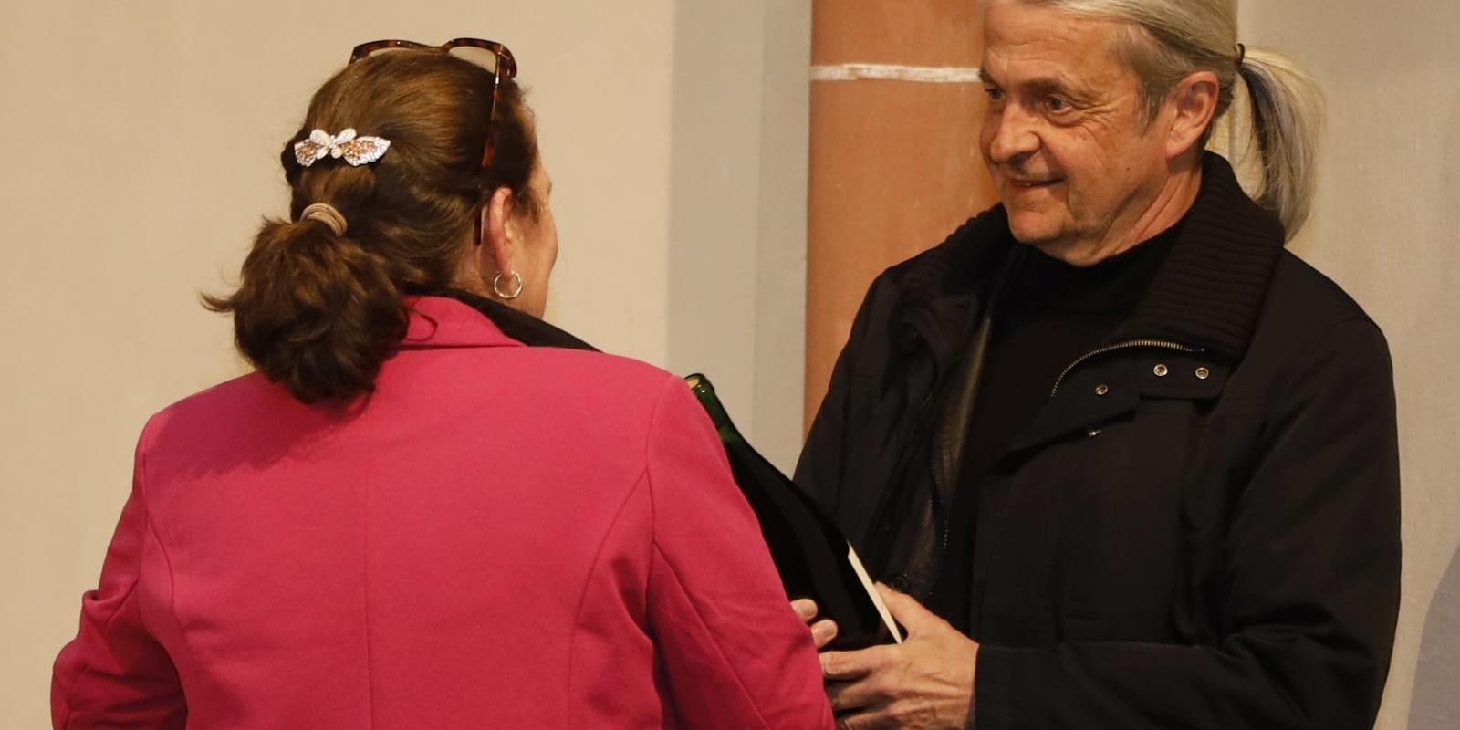 Petra Gadsch bedankt sich bei Stephan Wahl für die Lesung.