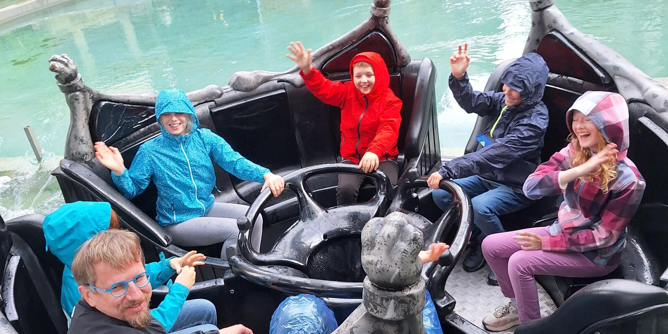 Phantasialand Ausflug der Messdiener 2025 (c) Pfarrei St. Franziskus Remagen Phantasialand Ausflug der Messdiener 2025
